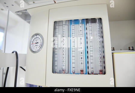 Anästhesiegerät im Krankenhaus-OP-Saal Stockfoto