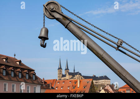 Bamberg, Kran und St. Michaels Monastery im Hintergrund Stockfoto