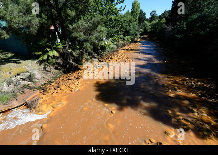 King-River ist Säure kontaminiert aus Bergbau, TAS, Queenstown, Tasmanien, Australien Stockfoto