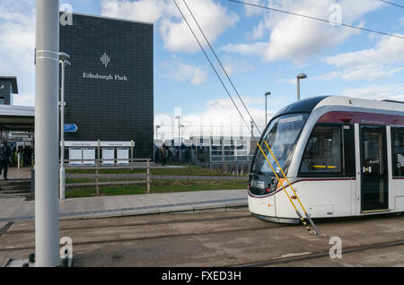 Edinburgh Park Straßenbahnhaltestelle zeigt Nähe Edinburgh Park Zug Bahnhof, Edinburgh, Scotland, UK Stockfoto