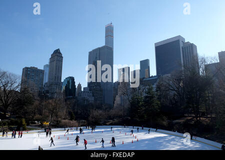Eislaufen im Central Park in New York, USA. Stockfoto
