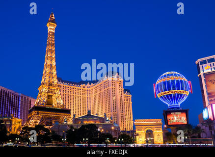 Eiffelturm in Las Vegas bei Nacht Stockfoto