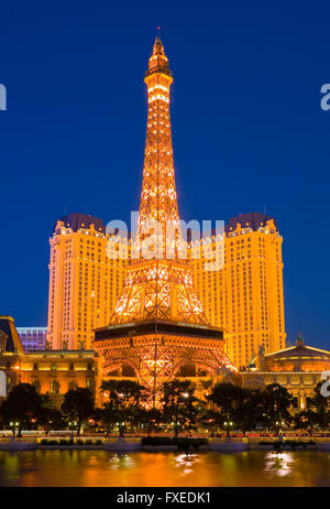 Eiffelturm in Las Vegas bei Nacht Stockfoto