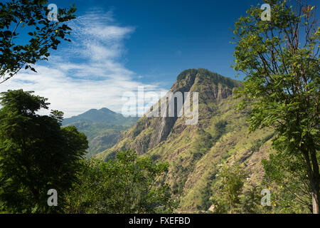 Sri Lanka, Ella, Blick auf Ella Rock vom Weg zum Little Adams Peak Stockfoto
