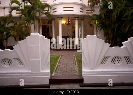 Sri Lanka, Galle Fort, Deco auf 44, Boutique Hotel in 1930er Jahren Art-Deco-Gebäude, in der Nacht Stockfoto