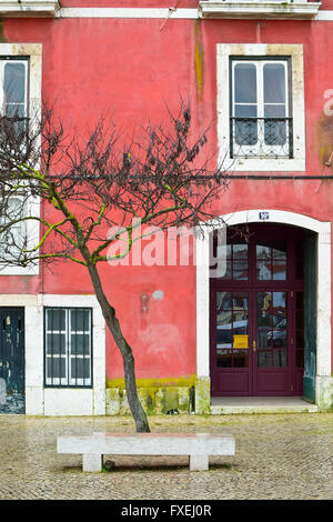 Detail des roten Hauses in Lissabon, Portugal Stockfoto