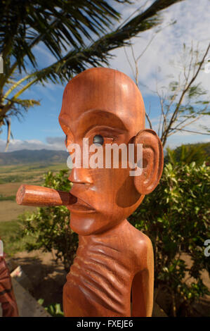 Männliche Zigarre rauchen Holzskulptur. Zucker-Mühlen-Tal. Kuba Stockfoto