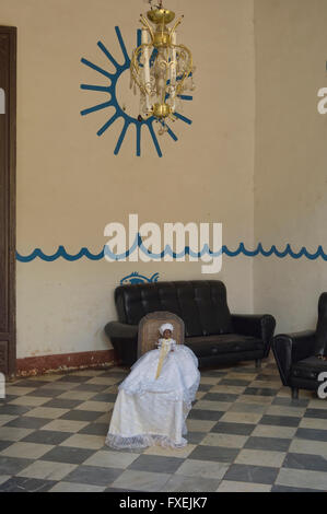 Santeria Puppe. Santeria museum in Trinidad, Kuba Stockfoto