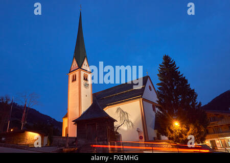 St. Oswald Kirche in Alpbach, Tirol Österreich. Österreichs schönste Dorf und Skigebiet bekannt. Stockfoto