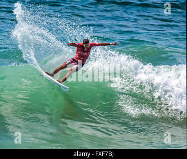 6. März 2016: Profi-Surfer Dion Atkinson (AUS) reitet eine Welle in den Finals der jährlichen Australian Open of Surfing am Manly Beach in Sydney. Dion Atkinson (AUS) schlagen Leonardo Fioravanti (ITA) 14,66 um 5.10 um die Mens Champion Sydney, Australien. 6. März 2016. © Hugh Peterswald/Alamy Live-Nachrichten Stockfoto