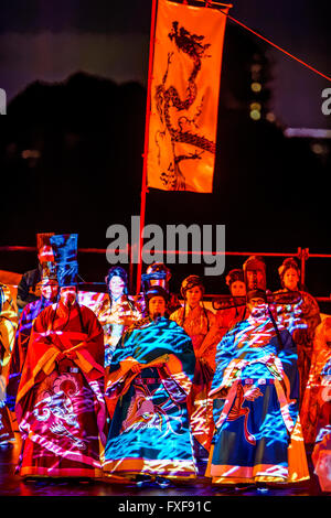 Opera Australia statt eine Vorschau-Performance "Turandot" Handa Oper Sydney Harbour mit einem riesigen 9m hohen und 60m langer Drachen und 18m hohe Pagode überragt die Bühne am 22. März. Chinesische Regisseur Chen Shi-Zheng "Turandot" läuft vom 24. März bis 24. April Frau Macquaries Point im Hafen von Sydney mit. Sydney, Australien. 22. März 2016. © Hugh Peterswald/Alamy Live-Nachrichten Stockfoto