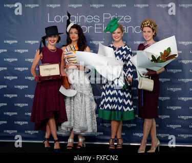 Indische Bollywood Schauspielerin Aishwarya Rai-Bachchan (2L) überreichte den Longines-Preis für Eleganz am Royal Randwick als langjähriger Markenbotschafter von Longines Luxusuhren. Sydney, Australien. 9. April 2016. © Hugh Peterswald/Alamy Live-Nachrichten Stockfoto