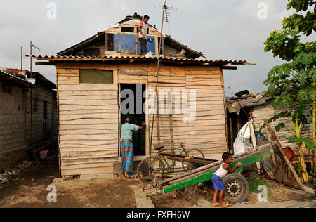 SRI LANKA Colombo, Menschen leben in Slums Stockfoto