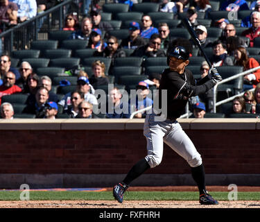 Flushing, New York, USA. 13. April 2016. Ichiro Suzuki (Marlins) MLB: Ichiro Suzuki von Miami Marlins an bat im achten Inning während der Major League Baseball Spiel gegen die New York Mets im Citi Field in Flushing, New York, Vereinigte Staaten. © Hiroaki Yamaguchi/AFLO/Alamy Live-Nachrichten Stockfoto