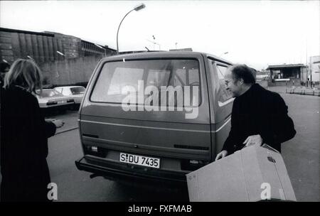 1980 - ehemaliger Rechtsanwalt, Baader-Meinhof-Terroristen-Gruppe Klaus Croissant aus dem Gefängnis freigelassen: Klaus Croissant, Rechtsanwalt aus Stuttgars/BRD und ehemalige Verfechter der Terrorist-Gruppe Baader-Meinof, befreit war gestern (5.12.79) aus dem Gefängnis Stuttgart-Stammheim. Aufgrund der Unterstützung zu einer kriminellen Vereinigung in Februaru diesem Jahr wurde Croissant zu 2 1/2 Jahren Haft verurteilt (die Zeit der Untersuchungshaft wurde aus dem Satz abgezogen). Regelmäßig sollte er veröffentlicht am 3. Januar 1980, aber durch ein Christmas Generalamnestie Croissant befreit war jetzt schon einige Wochen früher Stockfoto