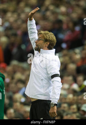 Liverpool, Vereinigtes Königreich. 14. April 2016. Liverpools Trainer Juergen Klopp reagiert während der Fußball-UEFA Europa League Viertel Finale match zwischen Liverpool FC und Borussia Dortmund im Anfield-Stadion in Liverpool, North West England 14. April 2016. Bildnachweis: Dpa picture Alliance/Alamy Live News Stockfoto