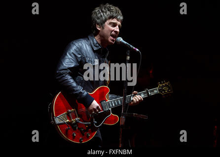 München, Deutschland. 13. April 2016. Noel Gallagher von der britischen Gruppe High Flying Birds führt in München, 13. April 2016. Foto: Sven Hoppe/Dpa/Alamy Live News Stockfoto