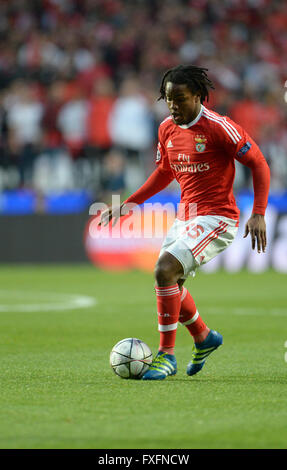 Lissabon, Portugal. 13. April 2016. Die Benifica Renato Sanches während der UEFA-Champions-League-Viertelfinale zweiten Bein Fußballspiel zwischen SL Benfica und FC Bayern München im Luz Stadium in Lissabon, Portugal, 13. April 2016. Foto: Andreas Gebert/Dpa/Alamy Live-Nachrichten Stockfoto