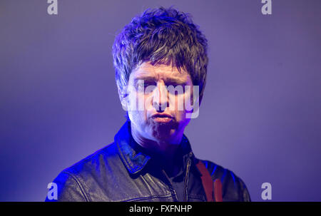 München, Deutschland. 13. April 2016. Noel Gallagher von der britischen Gruppe High Flying Birds führt in München, 13. April 2016. Foto: Sven Hoppe/Dpa/Alamy Live News Stockfoto