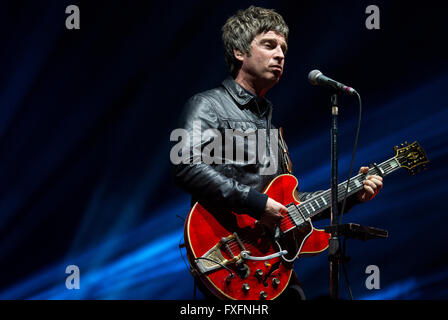 München, Deutschland. 13. April 2016. Noel Gallagher von der britischen Gruppe High Flying Birds führt in München, 13. April 2016. Foto: Sven Hoppe/Dpa/Alamy Live News Stockfoto