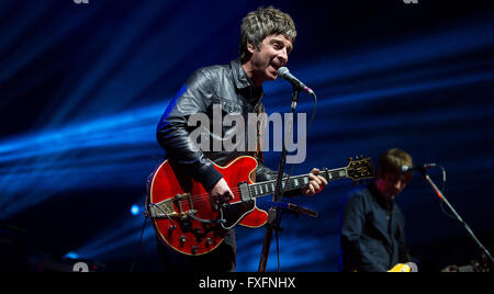 München, Deutschland. 13. April 2016. Noel Gallagher von der britischen Gruppe High Flying Birds führt in München, 13. April 2016. Foto: Sven Hoppe/Dpa/Alamy Live News Stockfoto