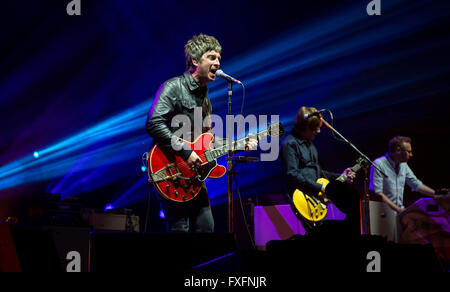München, Deutschland. 13. April 2016. Noel Gallagher von der britischen Gruppe High Flying Birds führt in München, 13. April 2016. Foto: Sven Hoppe/Dpa/Alamy Live News Stockfoto