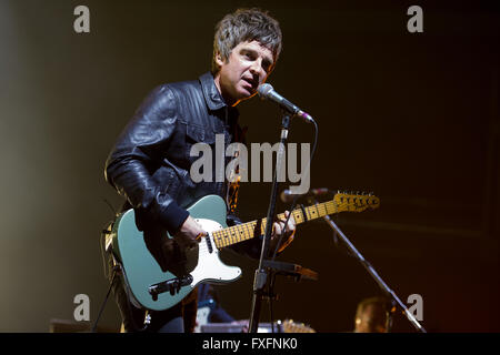 München, Deutschland. 13. April 2016. Noel Gallagher von der britischen Gruppe High Flying Birds führt in München, 13. April 2016. Foto: Sven Hoppe/Dpa/Alamy Live News Stockfoto