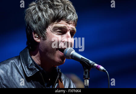München, Deutschland. 13. April 2016. Noel Gallagher von der britischen Gruppe High Flying Birds führt in München, 13. April 2016. Foto: Sven Hoppe/Dpa/Alamy Live News Stockfoto