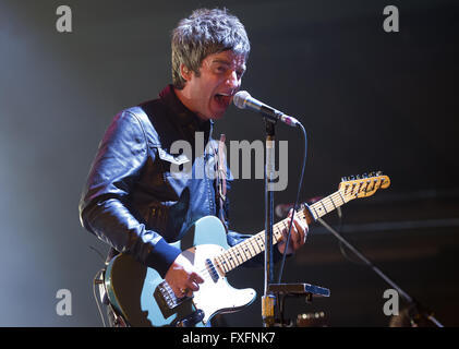 München, Deutschland. 13. April 2016. Noel Gallagher von der britischen Gruppe High Flying Birds führt in München, 13. April 2016. Foto: Sven Hoppe/Dpa/Alamy Live News Stockfoto