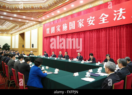 (160415)--Peking, 15. April 2016 (Xinhua)--Li Jianguo, Mitglied des Politbüros der kommunistischen Partei von China ZK und stellvertretender Vorstandsvorsitzender der ständigen Ausschuss von Chinas nationaler Volkskongress, besucht ein Symposium über die Umsetzung des nationalen Sicherheit in Peking, Hauptstadt von China, 15. April 2016. China beobachtet seine erste nationale Sicherheit Education Day am Freitag.  (Xinhua/Ding Lin) (Wjq) Stockfoto