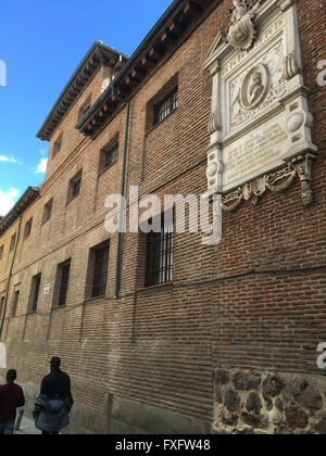 Madrid, Spanien. 14. April 2016. Das Kloster 'San Ildefonso de Las Trinitarias Descalzas', 14. April 2016 in Madrid, Spanien, fotografiert. Die Überreste von Miguel de Cervantes, die verloren waren, seit dem 17. Jahrhundert und fand im vergangenen Jahr bleiben in diesem Kloster. Foto: Emilio Rappold/Dpa/Alamy Live News Stockfoto