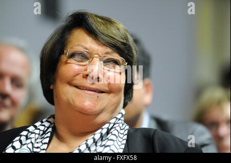 Wien, Österreich. 15. April 2016. Leila Khaled, die palästinensische Befreiung-Kämpfer und internationalen Symbol des antiimperialistischen Widerstands, besuchte Wien. Mit zwei Flugzeugentführungen innerhalb von weniger als zwei Jahren lenkte (1969 und 1970) Leila Khaled die Aufmerksamkeit der Welt auf der Palästina-Frage. Bildnachweis: Franz Perc/Alamy Live-Nachrichten Stockfoto