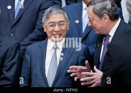 Washington DC, USA. 15. April 2016. G20-Finanzminister und-Notenbankgouverneure Pose für ein Familienfoto nach Gesprächen auf den Frühjahrstagungen 2016 IWF in Washington, DC. Bildnachweis: B Christopher/Alamy Live-Nachrichten Stockfoto