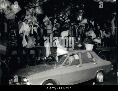 1978: Argentinien gewinnt 1978 World Cup Soccer Championship: ein weiteres Detail von der Ankunft des Fans(on a truck and with flags) durch '' Avenida Nueve De Julio'' unterwegs zum Plaza Republica. © Keystone Bilder USA/ZUMAPRESS.com/Alamy Live-Nachrichten Stockfoto