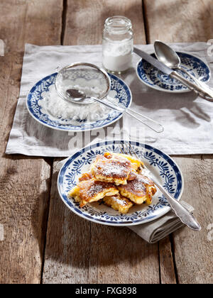 Pfannkuchen mit Puderzucker, Dessert, österreichische Küche Stockfoto