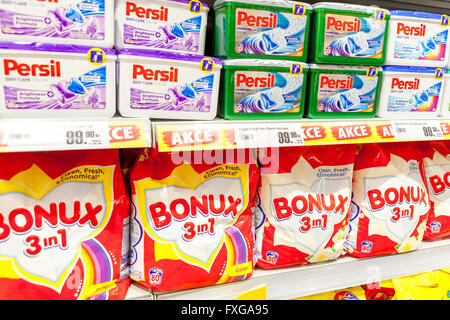 Waschen Pulver Regal im Supermarkt Tschechien Stockfoto