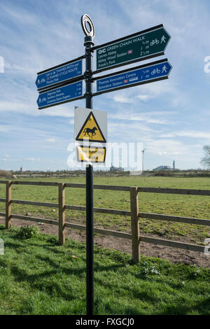 Beschilderung entlang der Themse Weg in der Nähe von Vierschrötigkeit in London, SE2, Großbritannien Stockfoto