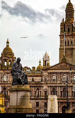 Bild einer Statue von James Watt, in George Square in Glasgow, Schottland. Stockfoto