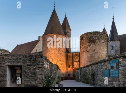 Mittelalterliche Burg im Dorf von Châteaneuf En Auxois, Côte d ' or, Bourgogne, Frankreich (eines der schönsten Dörfer in Fran Stockfoto