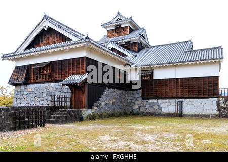 Schloss Kumamoto in Japan. Die Iidamaru Gehen - kai Yagura, 5-stöckigen Turm, Turm gesehen aus dem Inneren der Burg. Vor dem Erdbeben im Jahr 2016. Stockfoto