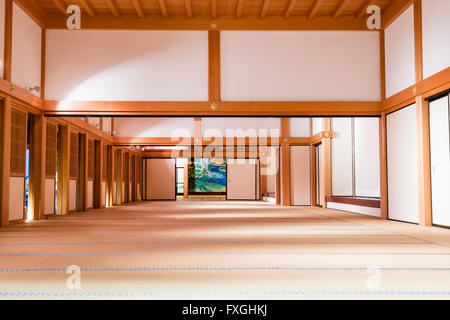 Schloss Kumamoto. Neu gebaut Honmarugoten, Wohnräume der Regierung. Kammer des Wakamatsu, Tokonoma, Alkoven und Wand paintingat Ende der Zimmer. Stockfoto