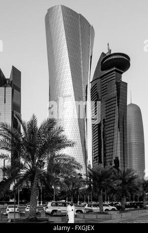 Der Al Bidda Turm, das World Trade Center Doha und Burj Doha genommen von der Corniche, Doha, Katar Stockfoto