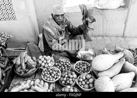 Obst- und Gemüsemarkt in Nizwa Souk, Nizwa, Ad Dakhiliyah Region, Oman Stockfoto