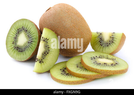 Kiwi Frucht Früchte in Scheiben geschnitten isoliert auf weißem Hintergrund Stockfoto