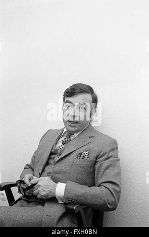 Der Deutsche Schauspieler Claus Biederstaedt, 1970er Jahre Deutschland. Deutscher Schauspieler Claus Biederstaedt, Deutschland der 1970er Jahre. 24x36swNEg448 Stockfoto