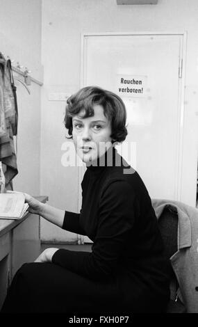 Deutsche plant Doris Schade, Deutschland 1970er Jahre. Die deutsche Schauspielerin Doris Schade, Deutschland 1970. 24 x 36 swNeg 469 Stockfoto