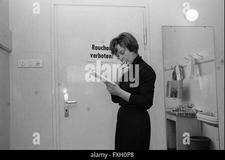 Deutsche plant Doris Schade, Deutschland 1970er Jahre. Die deutsche Schauspielerin Doris Schade, Deutschland 1970. 24 x 36 swNeg 469 Stockfoto