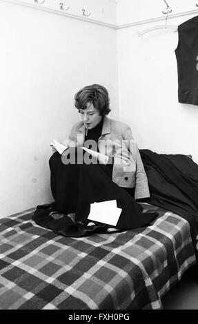 Deutsche plant Doris Schade, Deutschland 1970er Jahre. Die deutsche Schauspielerin Doris Schade, Deutschland 1970. 24 x 36 swNeg 469 Stockfoto