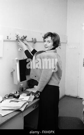 Deutsche plant Doris Schade, Deutschland 1970er Jahre. Die deutsche Schauspielerin Doris Schade, Deutschland 1970. 24 x 36 swNeg 469 Stockfoto