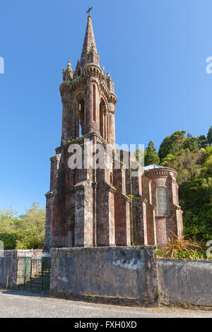 Kapelle Nossa Senhora Das Victorias, eine neogotische Kirche am Ufer des Lagoa Das Furnas, Sao Miguel, Azoren Stockfoto